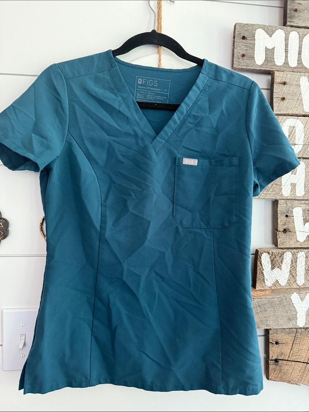 Figs Catarina scrub top size XS Caribbean blue